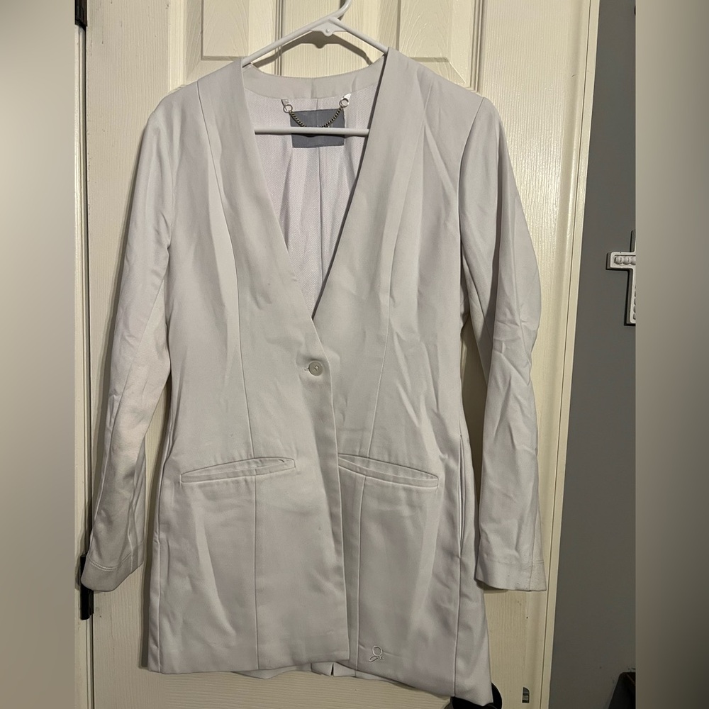 Jaanuu lab coat size small